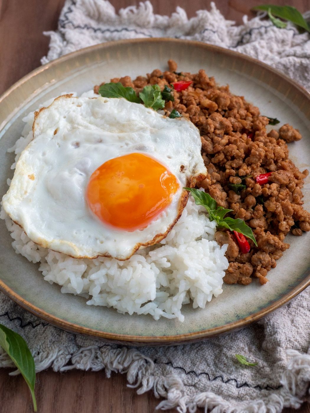 ข้าวกะเพราไข่ดาว